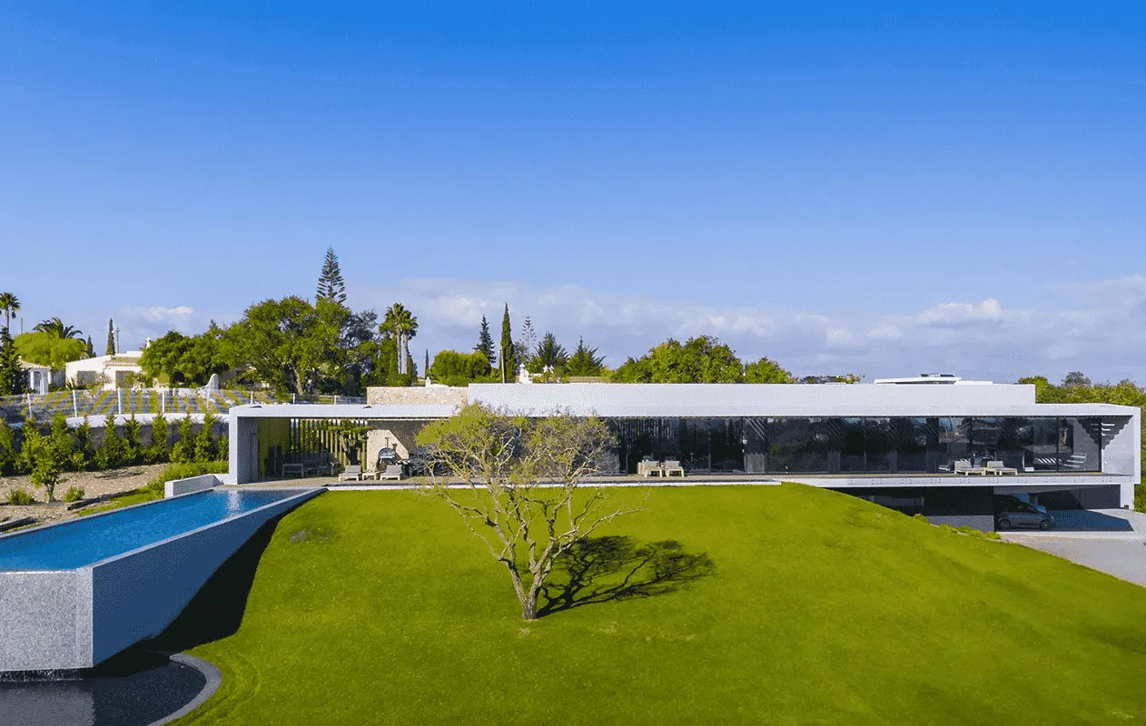 Modern villa with lawn in Lagoa